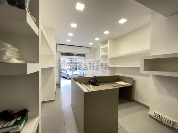 negozio in affitto a Napoli in zona Soccavo