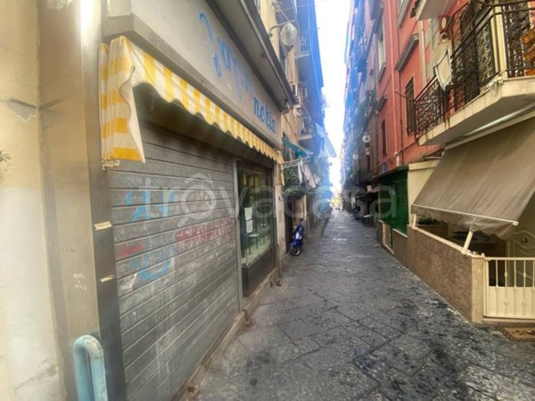 negozio in affitto a Napoli in zona Chiaia