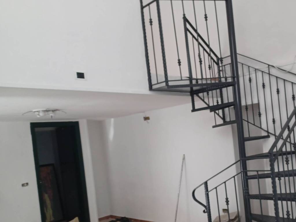 negozio in affitto a Napoli