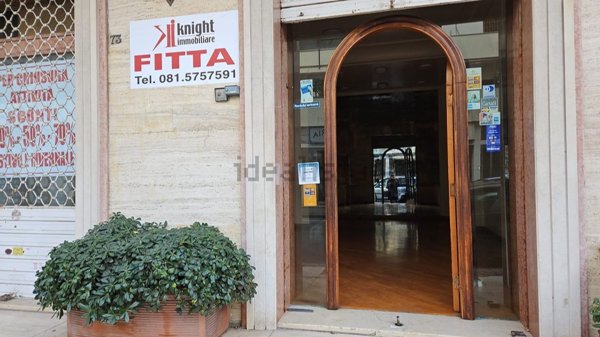 locale commerciale in affitto a Napoli in zona Chiaia