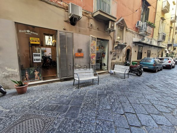 locale commerciale in affitto a Napoli in zona Chiaia