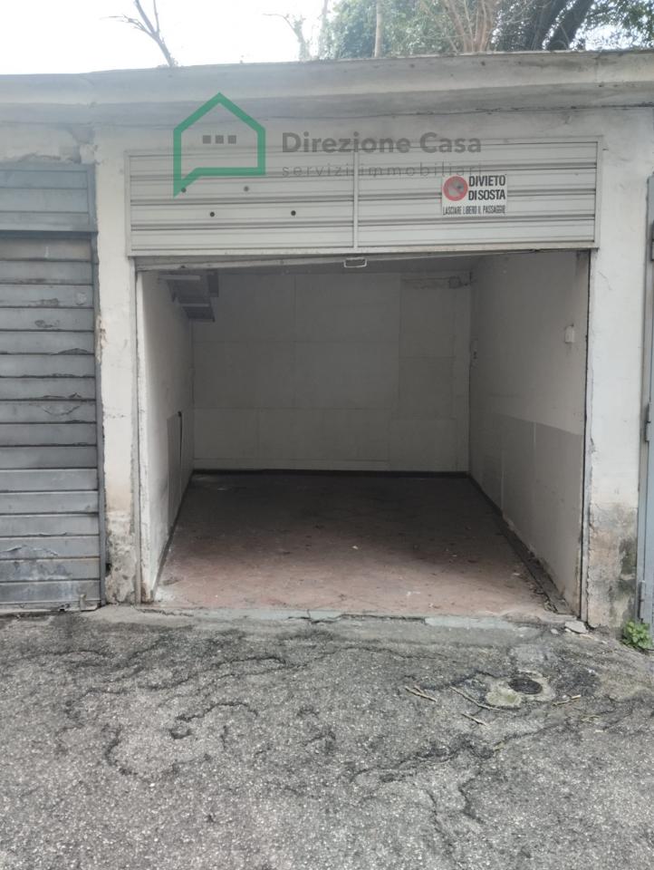 negozio in affitto a Napoli in zona Piscinola