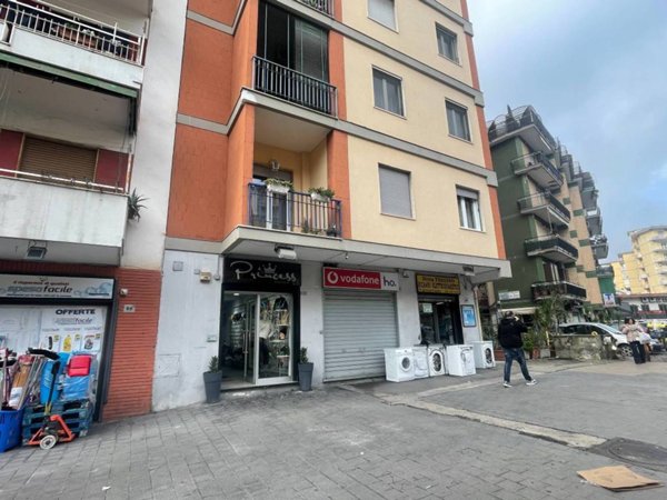 negozio in affitto a Napoli in zona Bagnoli