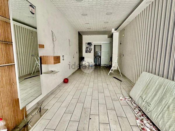 locale commerciale in affitto a Napoli in zona San Carlo all'Arena