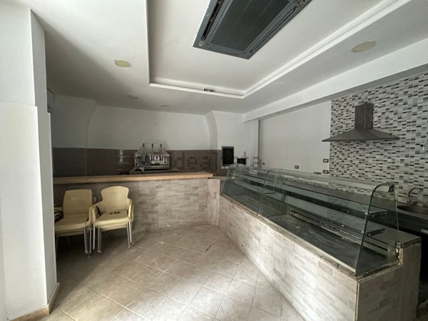 locale commerciale in affitto a Napoli in zona Pendino / San Giuseppe