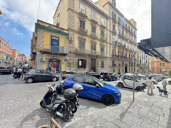 locale commerciale in affitto a Napoli in zona Chiaia