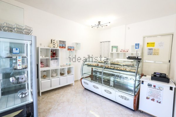 locale commerciale in affitto a Napoli