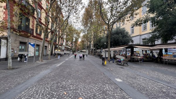 negozio in affitto a Napoli in zona Arenella