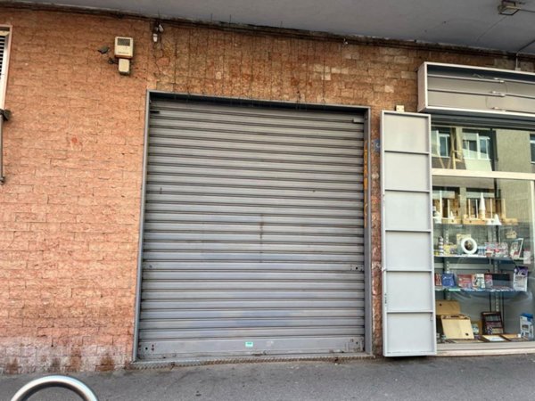 negozio in affitto a Napoli