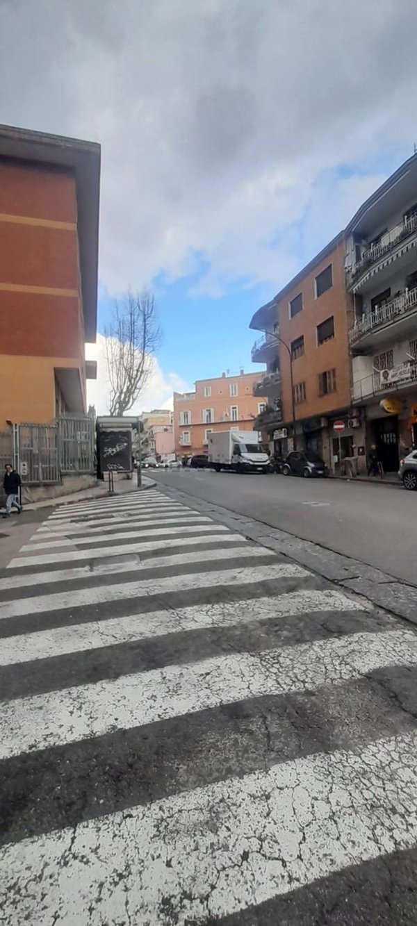 locale commerciale in affitto a Napoli
