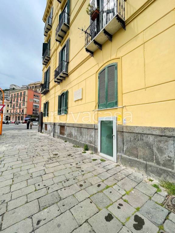trivano in affitto a Napoli in zona Chiaia