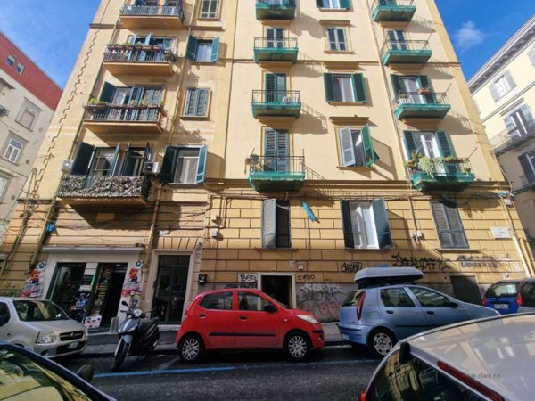 negozio in affitto a Napoli in zona Vomero