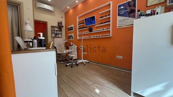 locale commerciale in affitto a Napoli in zona Pianura