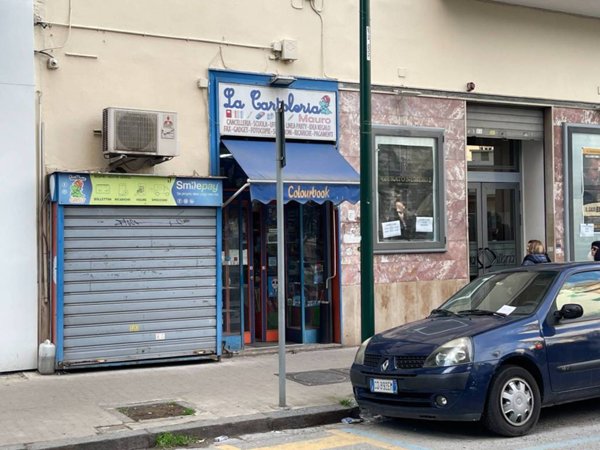 negozio in affitto a Napoli in zona Arenella