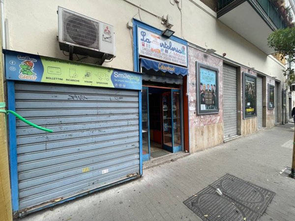 negozio in affitto a Napoli in zona Arenella