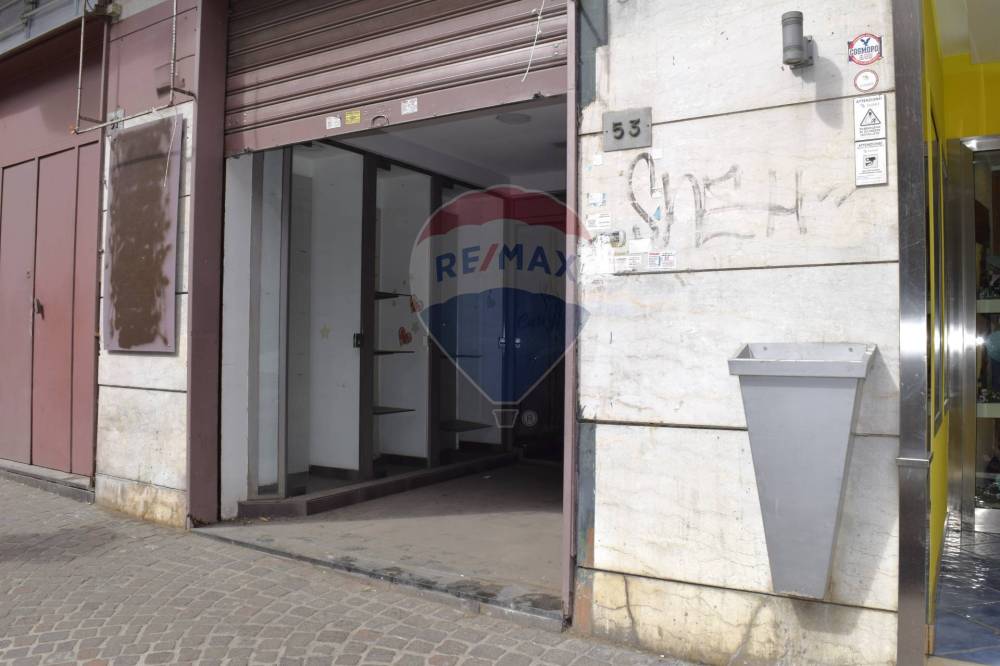 locale commerciale in affitto a Napoli in zona Capodimonte / Colli Aminei
