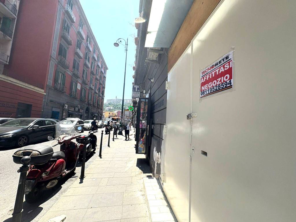 negozio in affitto a Napoli in zona Avvocata