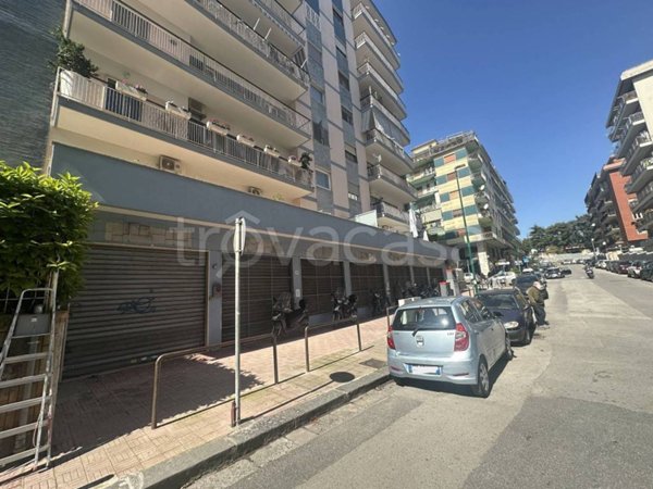 negozio in affitto a Napoli in zona Capodimonte / Colli Aminei