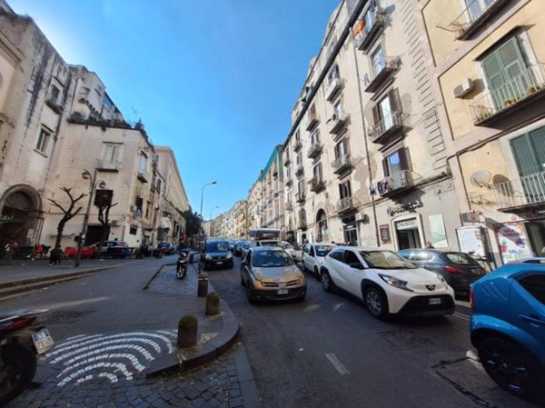 negozio in affitto a Napoli