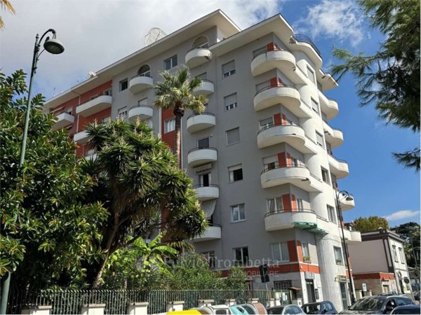 appartamento in affitto a Napoli in zona Chiaia