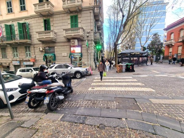 negozio in affitto a Napoli in zona Vomero