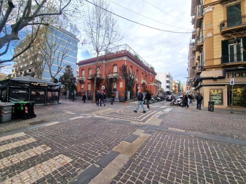 locale commerciale in affitto a Napoli in zona Vomero