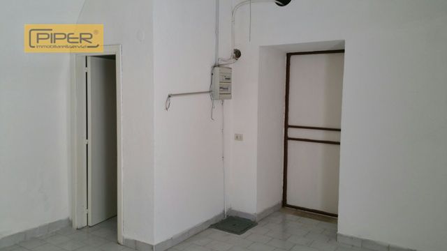 locale commerciale in affitto a Napoli in zona Fuorigrotta