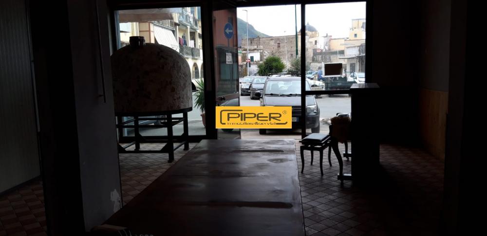 locale commerciale in affitto a Napoli in zona Pianura