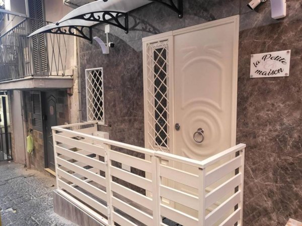 appartamento in affitto a Napoli in zona Montecalvario