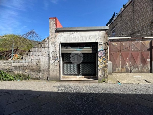 locale commerciale in affitto a Napoli in zona Soccavo