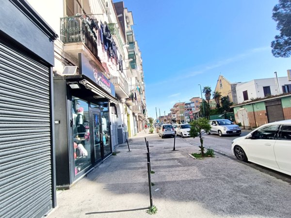 locale commerciale in affitto a Napoli