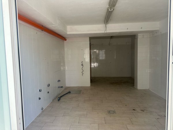 negozio in affitto a Napoli in zona Capodimonte / Colli Aminei