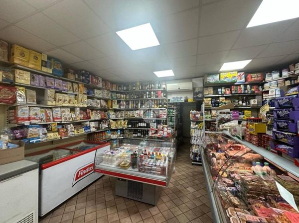 negozio in affitto a Napoli in zona Secondigliano