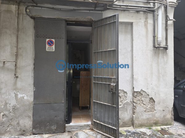 locale di sgombero in affitto a Napoli in zona Stella