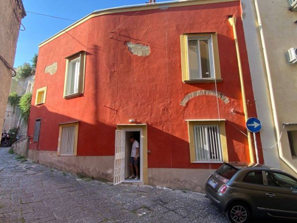 appartamento in affitto a Napoli in zona Chiaia