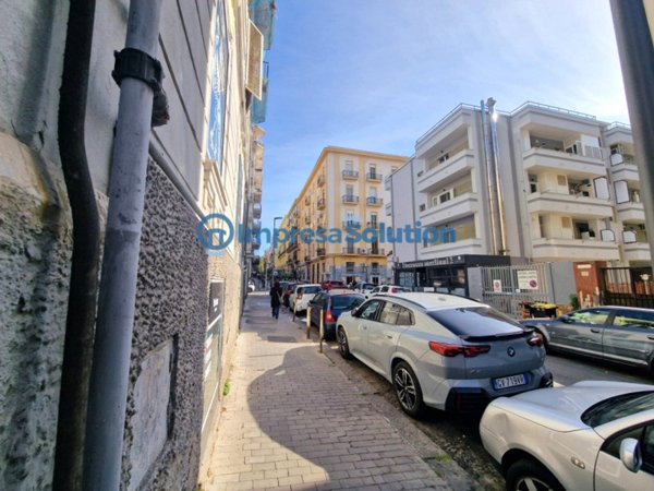 negozio in affitto a Napoli in zona Vomero