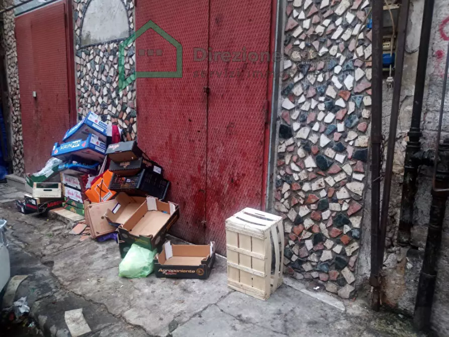 negozio in affitto a Napoli