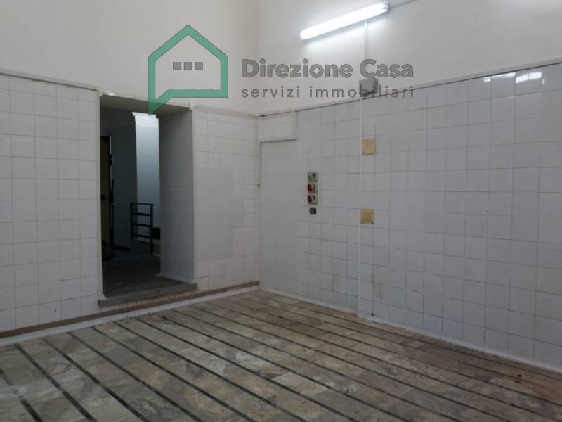 locale commerciale in affitto a Napoli in zona Pendino / San Giuseppe