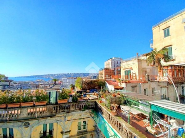 appartamento in affitto a Napoli in zona Chiaia