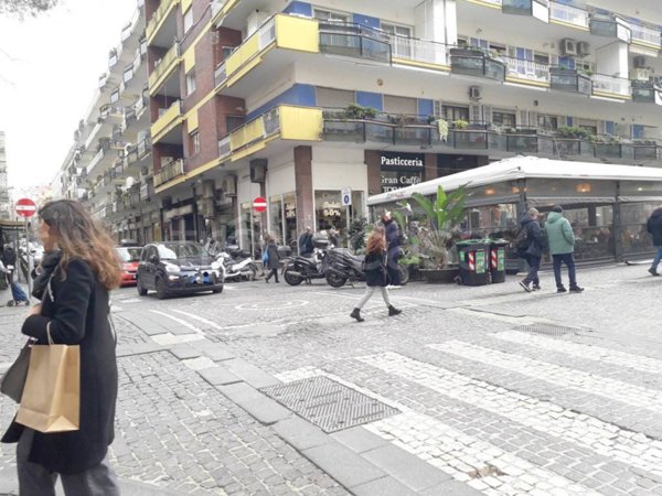 locale commerciale in affitto a Napoli in zona Vomero