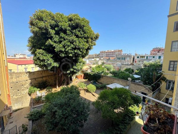 appartamento in affitto a Napoli in zona Chiaia