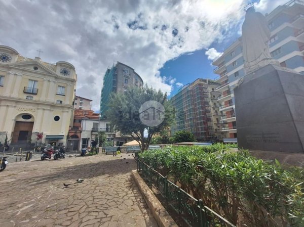 negozio in affitto a Napoli in zona Arenella