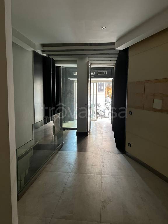 trivano in affitto a Napoli in zona Chiaia