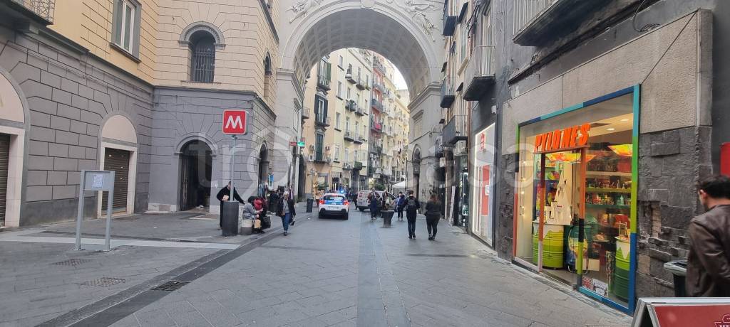 negozio in affitto a Napoli in zona San Ferdinando