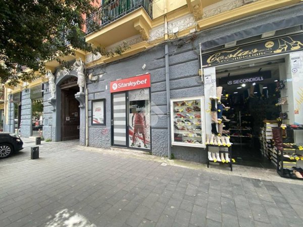 negozio in affitto a Napoli in zona Secondigliano