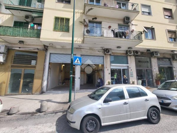 negozio in affitto a Napoli in zona Fuorigrotta