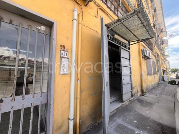 negozio in affitto a Napoli in zona Zona Industriale-Ferrovia