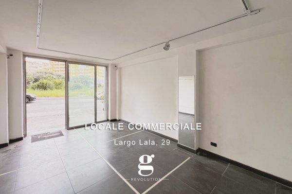 locale commerciale in affitto a Napoli in zona Fuorigrotta