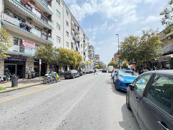 negozio in affitto a Napoli in zona Soccavo