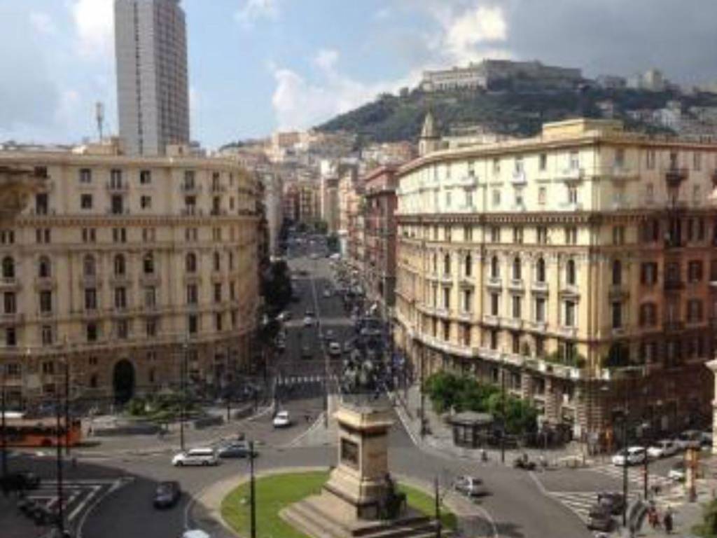 negozio in affitto a Napoli